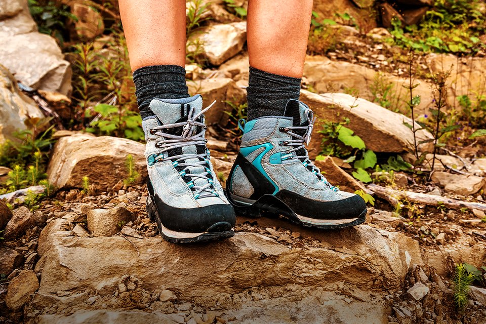 Model Sepatu untuk Hiking