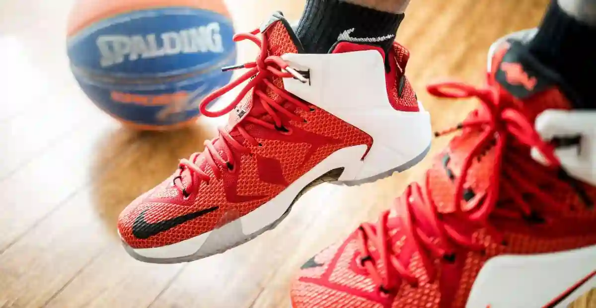 sepatu olahraga basket