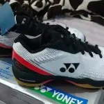 sepatu badminton Yonex