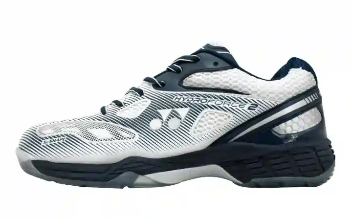 sepatu badminton Yonex