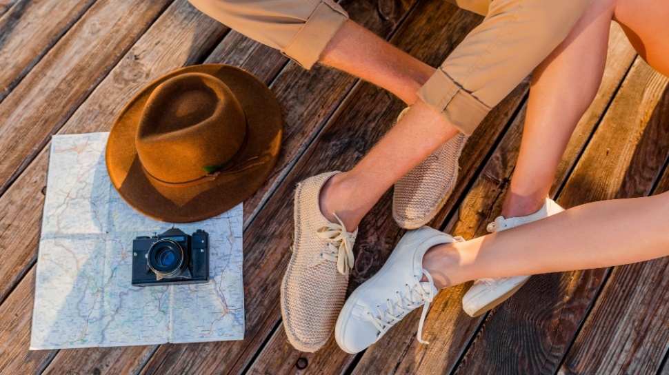 sepatu untuk traveling