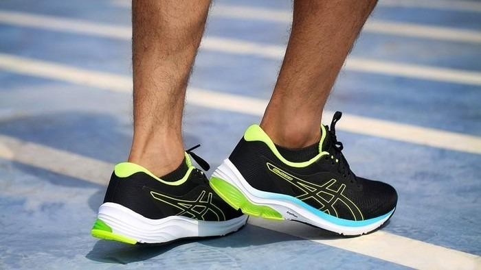 sepatu untuk traveling